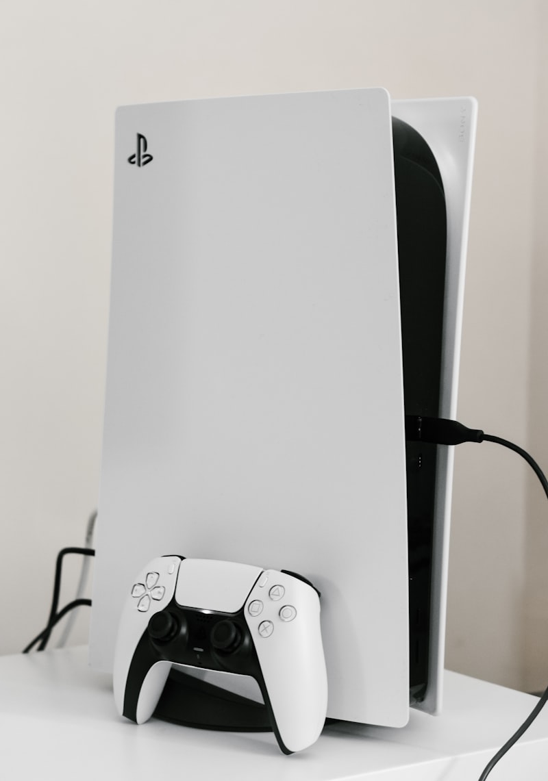 PlayStation 5 + 2 Controllers